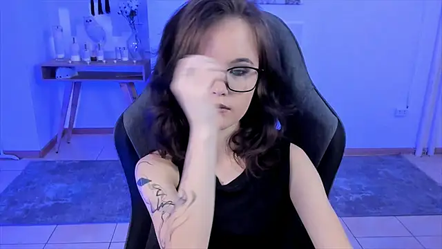 Elainebeness online show from 01-29-25, 04:19