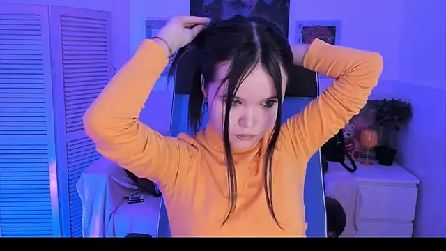 Elainebeness online show from 10-26-25, 07:09