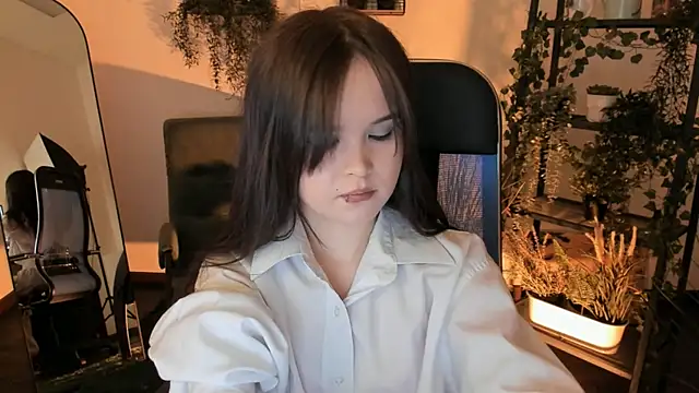 Elainebeness online show from 04-27-26, 04:05