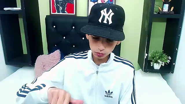 ttimy x boy online show from 01-20-25, 08:40