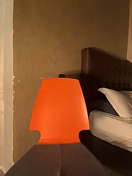 Snapshot of GLamouur chatting on 02-19-25, 11:04 GLamouur online show from 02-19-25, 11:04