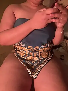 Snapshot of GLamouur chatting on 03-12-25, 10:59 GLamouur online show from 03-12-25, 10:59