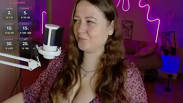 LizzyShine online show from 10-28-25, 08:00