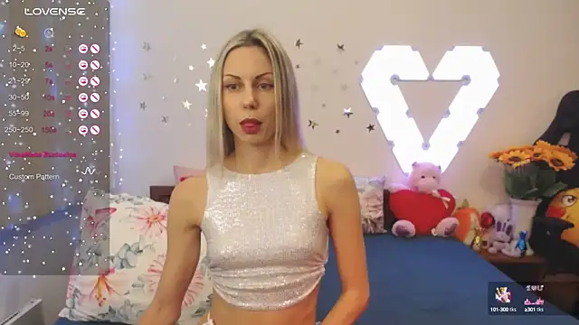 Snapshot of _Loves_ chatting on 12-19-24, 06:23 Loves online show from 12-19-24, 06:23