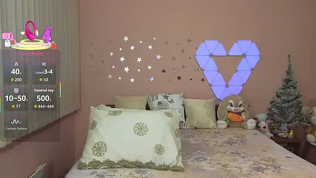 Snapshot of _Loves_ chatting on 11-10-25, 07:13 Loves online show from 11-10-25, 07:13