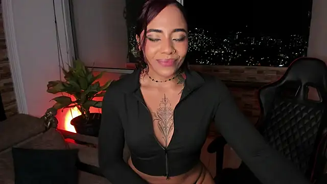 Snapshot of emilyfitness chatting on 02-19-25, 03:50 emilyfitness online show from 02-19-25, 03:50