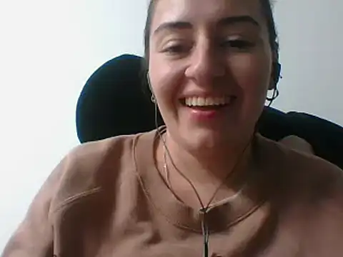 Snapshot of _karlie_kloss_ chatting on 02-06-25, 01:38 karlie kloss online show from 02-06-25, 01:38