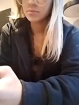 Snapshot of fofinhaa12 chatting on 09-15-25, 06:19 fofinhaa12 online show from 09-15-25, 06:19