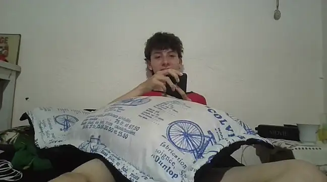 Snapshot of Dylan_desire_ chatting on 01-20-25, 11:10 Dylan desire online show from 01-20-25, 11:10