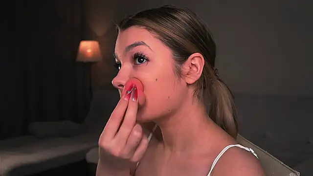 Snapshot of VeronaAppleberry chatting on 03-21-25, 01:24 VeronaAppleberry online show from 03-21-25, 01:24