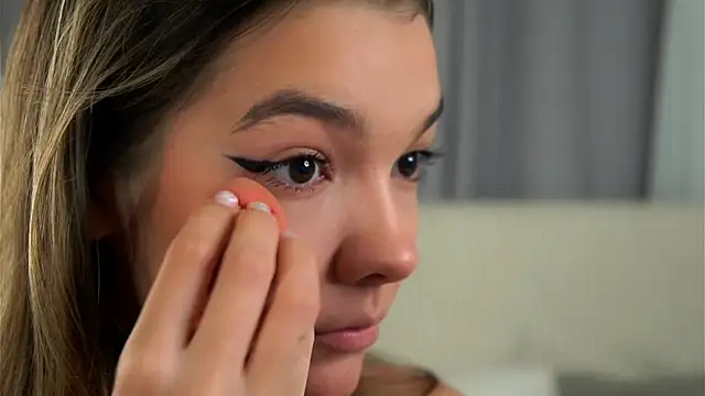 Snapshot of VeronaAppleberry chatting on 09-13-25, 01:11 VeronaAppleberry online show from 09-13-25, 01:11