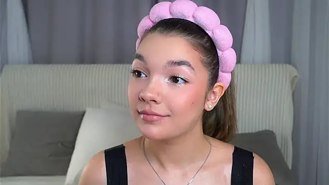 Snapshot of VeronaAppleberry chatting on 10-23-25, 11:31 VeronaAppleberry online show from 10-23-25, 11:31