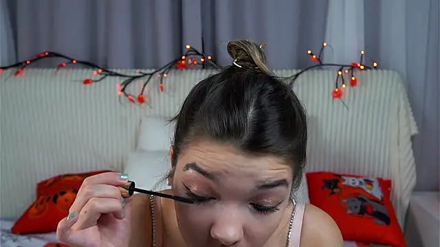 Snapshot of VeronaAppleberry chatting on 10-29-25, 11:12 VeronaAppleberry online show from 10-29-25, 11:12