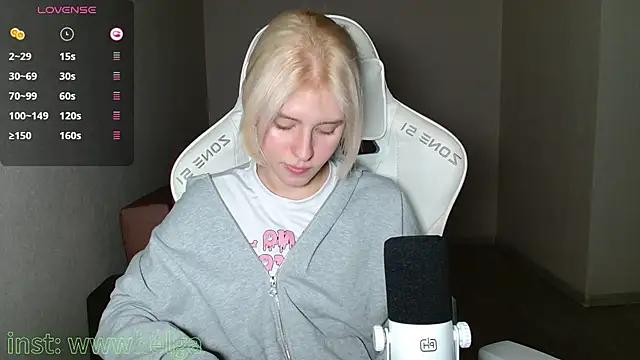 LizaKisses online show from 10-15-25, 01:11