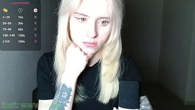 LizaKisses online show from 10-17-25, 02:52