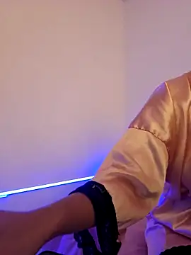 VictoriaEvaans  online show from 11-18-25, 10:36