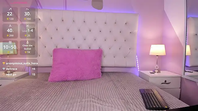 Nicol Betancur online show from 11-13-25, 03:49