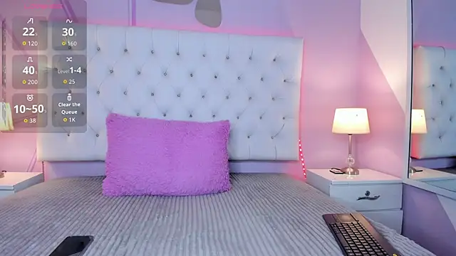 Nicol Betancur online show from 11-30-25, 03:10