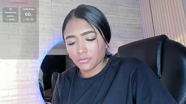 nicole  parker1 online show from 02-18-25, 12:28