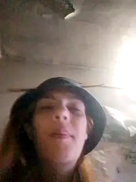 Snapshot of spacegirlll chatting on 12-22-24, 02:38 spacegirlll online show from 12-22-24, 02:38