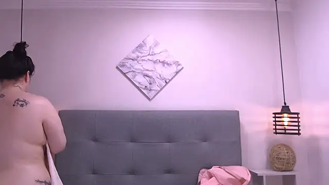 Snapshot of Cheelsea_ chatting on 12-14-24, 04:23 Cheelsea  online show from 12-14-24, 04:23