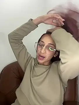 julialupato1606 online show from 02-18-25, 10:03