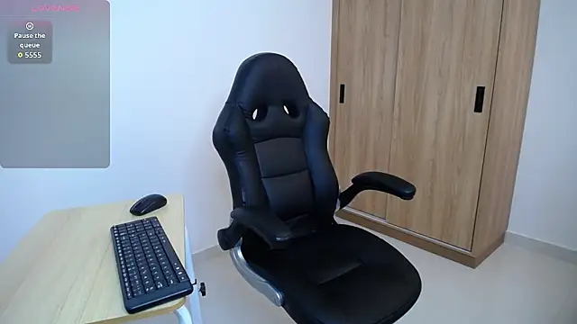 karoll marquez online show from 12-21-25, 03:08