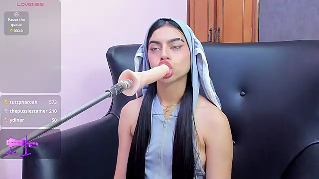 Snapshot of isabella_santos1 chatting on 02-20-25, 12:04 isabella santos1 online show from 02-20-25, 12:04