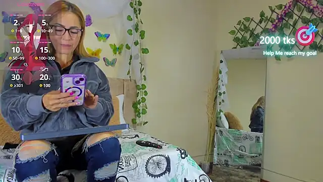 Snapshot of emagarcia chatting on 03-13-25, 03:06 emagarcia online show from 03-13-25, 03:06