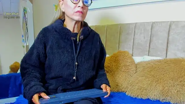 Snapshot of emagarcia chatting on 09-17-25, 01:13 emagarcia online show from 09-17-25, 01:13