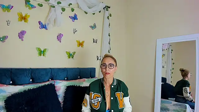 Snapshot of emagarcia chatting on 09-20-25, 07:37 emagarcia online show from 09-20-25, 07:37