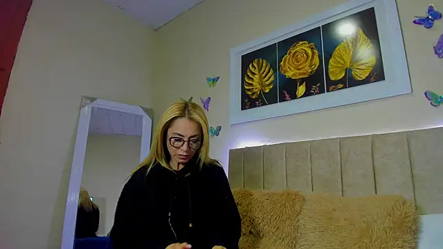 Snapshot of emagarcia chatting on 09-26-25, 11:03 emagarcia online show from 09-26-25, 11:03