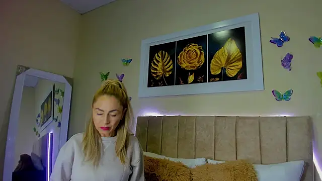 Snapshot of emagarcia chatting on 09-28-25, 10:53 emagarcia online show from 09-28-25, 10:53