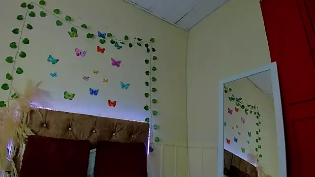 Snapshot of emagarcia chatting on 10-13-25, 11:21 emagarcia online show from 10-13-25, 11:21