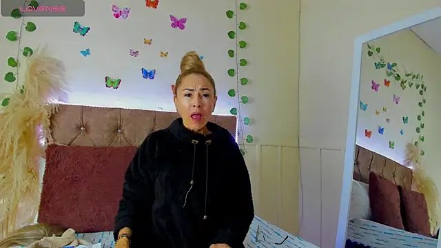 Snapshot of emagarcia chatting on 10-18-25, 12:39 emagarcia online show from 10-18-25, 12:39