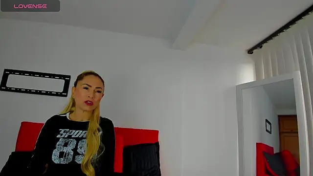 Snapshot of emagarcia chatting on 11-04-25, 01:43 emagarcia online show from 11-04-25, 01:43