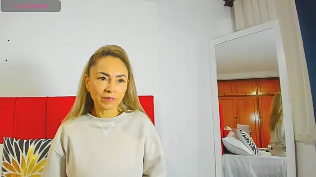 Snapshot of emagarcia chatting on 11-30-25, 11:03 emagarcia online show from 11-30-25, 11:03