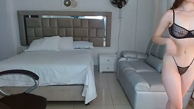 zoecruzz online show from 02-04-26, 02:56