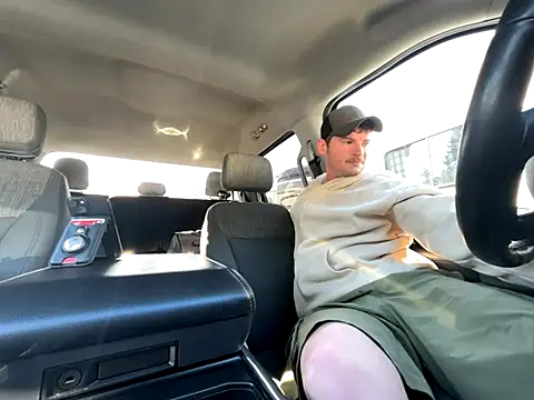 Snapshot of skittlez82 chatting on 10-13-25, 05:57 skittlez82 online show from 10-13-25, 05:57