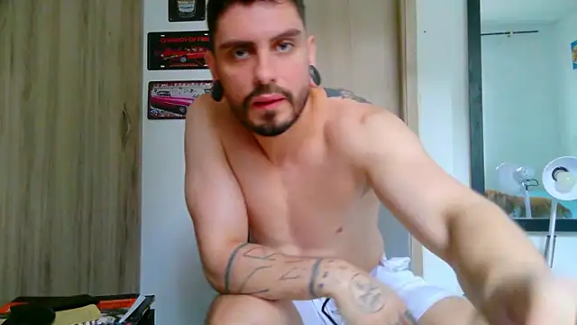 Aaron kwok28 online show from 04-12-26, 06:35