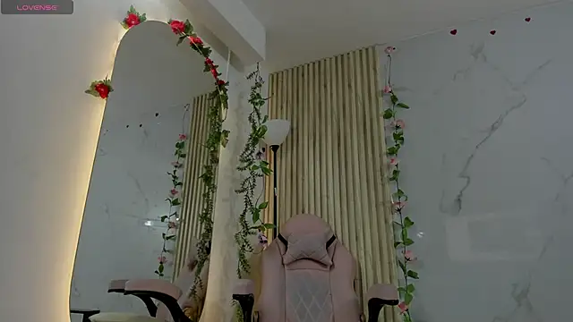 Aria montgomeri online show from 12-19-25, 01:40