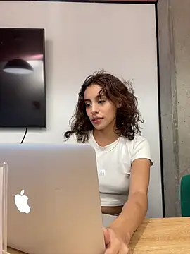 Katee Jones online show from 02-12-25, 09:54