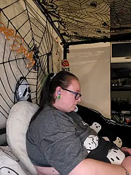 Snapshot of Bunny_Cummings chatting on 10-17-25, 10:01 Bunny Cummings online show from 10-17-25, 10:01