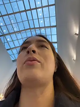 Holly Play online show from 12-21-25, 12:01