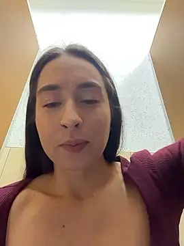 Holly Play online show from 01-10-26, 12:18