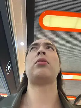 Holly Play online show from 04-21-26, 11:05