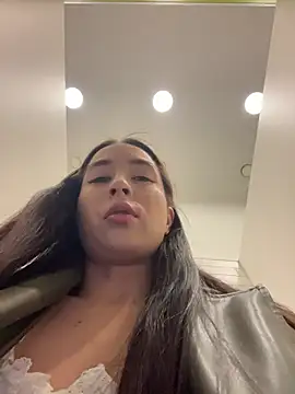 Holly Play online show from 04-24-26, 11:45