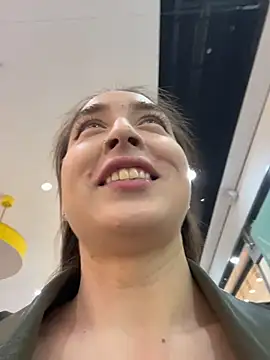 Holly Play online show from 04-25-26, 10:18