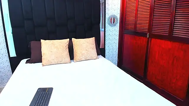 Snapshot of Isabella_Flores chatting on 03-20-25, 03:02 Isabella Flores online show from 03-20-25, 03:02