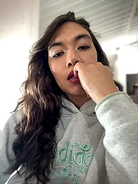 Iris lee online show from 09-16-25, 05:47